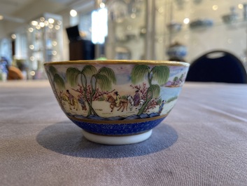 Une rare tasse et soucoupe en porcelaine de Chine famille rose de Canton, 19&egrave;me