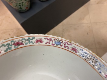 Quatre bols en porcelaine de Chine famille rose pour le march&eacute; Straits ou Peranakan, 19&egrave;me