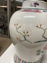 Un vase en porcelaine de Chine famille rose &agrave; d&eacute;cor d'oiseaux parmi des branches fleuries, Qianlong