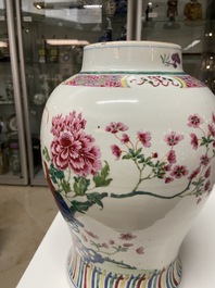 Un vase en porcelaine de Chine famille rose &agrave; d&eacute;cor d'oiseaux parmi des branches fleuries, Qianlong