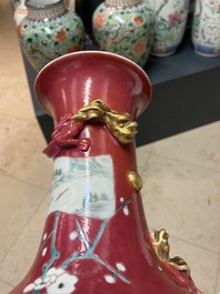 Une paire de vases en porcelaine de Chine &agrave; fond rouge de rubis monochrome, 19&egrave;me