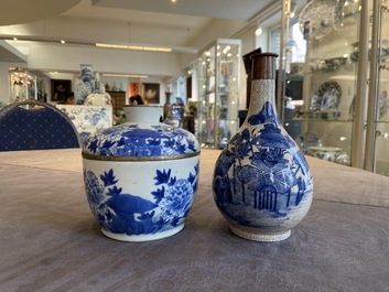 Trois pi&egrave;ces en porcelaine de Chine en bleu et blanc pour le march&eacute; thai, 19&egrave;me