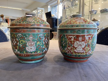 Deux grands bols couverts en porcelaine de Chine Bencharong pour le march&eacute; thai, 18/19&egrave;me