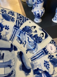 Un plat en porcelaine de Chine en bleu et blanc &agrave; d&eacute;cor de deux femmes et deux lapins dans un jardin, marque et &eacute;poque de Kangxi