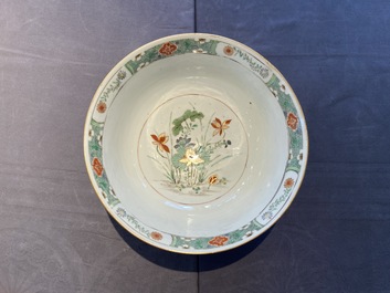 Un bol en porcelaine de Chine famille verte figurant des m&eacute;daillons aux lapins et &eacute;cureuils sur un fond en relief, Kangxi