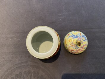 Een Chinese tazza, een dekselkom en een wijnkop met draken op gele fondkleur, 19/20e eeuw