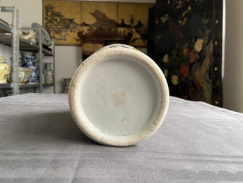 Un vase de forme 'meiping' en porcelaine de Chine qianjiang cai &agrave; d&eacute;cor de grues, R&eacute;publique