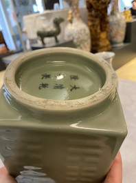 Een Chinese celadon 'cong' vaas met trigrammen en een craquel&eacute; vaas, 19/20e eeuw