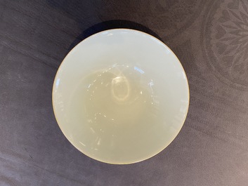 Un bol en porcelaine de Chine famille rose &agrave; d&eacute;cor de gar&ccedil;ons jouants, marque Lin Zhi Cheng Xiang, 20&egrave;me