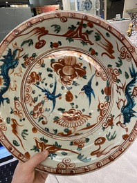 Trois plats en porcelaine de Chine dite 'de Swatow', Ming