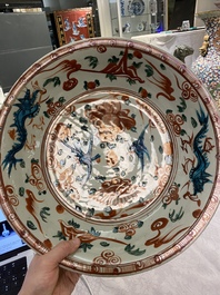 Trois plats en porcelaine de Chine dite 'de Swatow', Ming