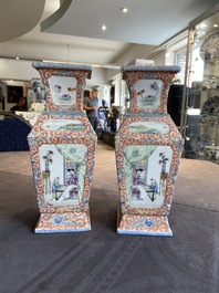 Une paire de vases de forme carr&eacute;e en porcelaine de Chine famille rose, marque de Qianlong, R&eacute;publique