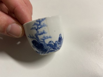 Vier stukken Chinees 'Bleu de Hue' porselein voor de Vietnamese markt, 19e eeuw