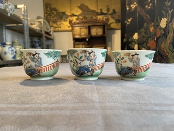 A Chinese famille verte teapot and three cups, Kangxi and later