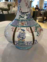 Un vase de forme bouteille en &eacute;maux de Canton, marque de Qianlong, 19&egrave;me