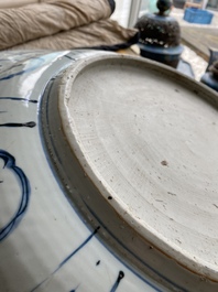 Un grand plat en porcelaine de Chine de type kraak &agrave; d&eacute;cor tr&egrave;s fin d'une jardini&egrave;re, Wanli