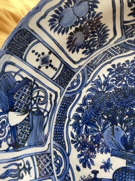 Un grand plat en porcelaine de Chine de type kraak &agrave; d&eacute;cor tr&egrave;s fin d'une jardini&egrave;re, Wanli