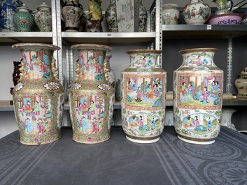 Deux paires de vases en porcelaine de Chine famille rose de Canton, 19&egrave;me