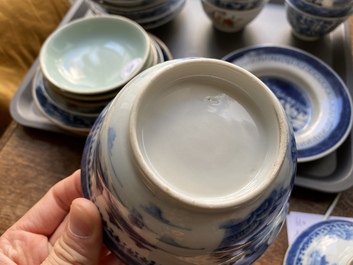 Une collection vari&eacute;e de tasses et soucoupes en porcelaine de Chine, 18/19&egrave;me