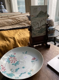 A Chinese famille rose dish and a qianjiang cai plaque signed Wang Ziqing mounted as a screen, Yongzheng and Republic