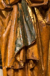 Twee grote Vlaamse polychrome en vergulde notelaren sculpturen van Maria Magdalena en Johannes de Doper, Brabant, eind 15e eeuw