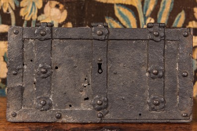 A wrought iron money box or strongbox, 16/17th C.