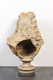 D'apr&egrave;s Pierre-Fran&ccedil;ois Berruer (1733-1797), buste d'un homme noble en terre cuite &agrave; patine blanche, 19&egrave;me