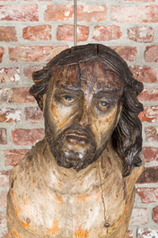 Grand Christ en bois sculpt&eacute; et polychrom&eacute;, Italie, 16&egrave;me