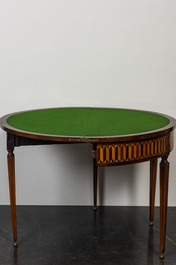 Table de jeux demi-lune en marqueterie &agrave; d&eacute;cor d'un arc et de fl&egrave;ches, Italie, 18/19&egrave;me