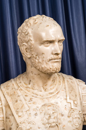 Vier Italiaanse faux marbre bustes van Romeinse keizers, 20e eeuw