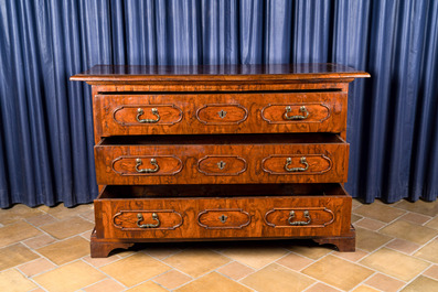 An Italian root wood veneer three-drawer commode, 17/18th C.