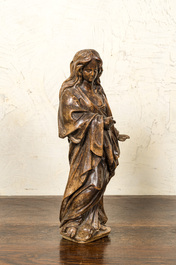 Een sculptuur van Maria Magdalena in notelaar, 17e eeuw