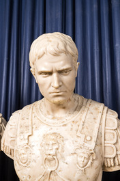Vier Italiaanse faux marbre bustes van Romeinse keizers, 20e eeuw