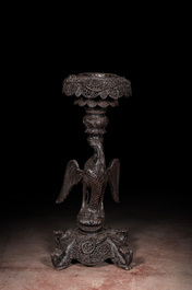 Porte-plante de style anglo-indien en bois sculpt&eacute;, 20&egrave;me