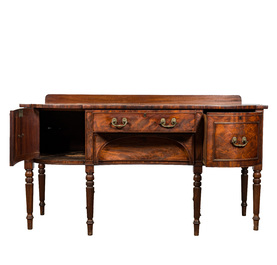 Een Engelse mahoniehouten sideboard, 19e eeuw