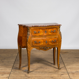 A French mahogany Louis XV-style chest of drawers with marble top and marquetry, 19/20th C.