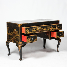 Bureau &agrave; d&eacute;cor chinois en bois lacqu&eacute; et dor&eacute;, Angleterre, 19/20&egrave;me