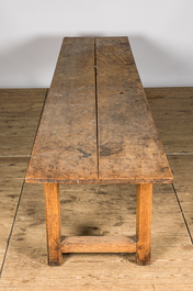 A long low oak wooden table, 17/18th C.