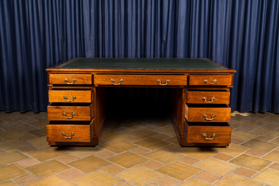 Un bureau en acajou avec le dessus en cuir, Hobbs &amp; Co, Londres, Angleterre, vers 1900