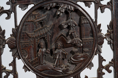 Quatre panneaux en bois sculpt&eacute; et ajour&eacute;, Chine, 19&egrave;me