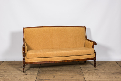 Een Franse mahoniehouten sofa , 19e eeuw