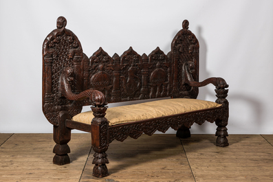 Un banc en bois dur, Inde, vers 1900