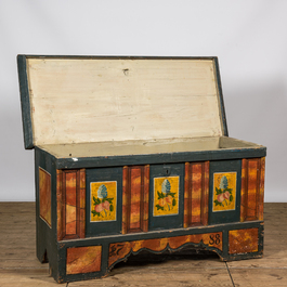 Een mogelijk Oostenrijkse grote polychrome houten kist, gedateerd 1788, ca. 1800