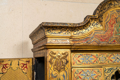 Cabinet de table en bois peint et dor&eacute; de style orientaliste, Italie, 19&egrave;me