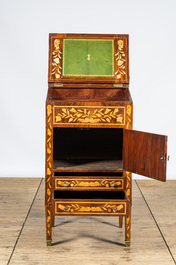 A Dutch marquetry writing desk with leather top, 19/20th C.