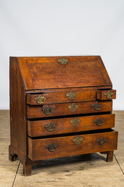 An English oak wooden secretaire, 18th C.