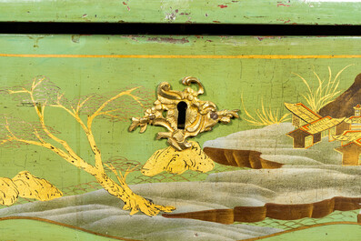 A French chinoiserie coiffeuse or dressing table, 19th C.