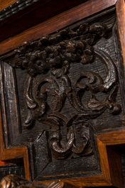 Armoire &agrave; deux portes en bois, &eacute;caille et bois noirci, Flandres, 17&egrave;me et apr&egrave;s