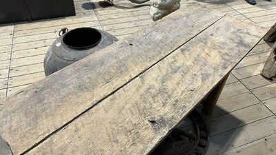 A long low oak wooden table, 17/18th C.