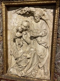 Oratoire en bois polychrom&eacute; et dor&eacute; repr&eacute;sentant la Sainte Famille, Italie ou Espagne, 17&egrave;me